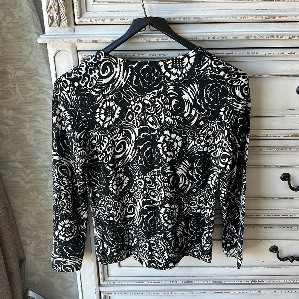 Talbots women’s cardigan sweater size Medium. Excellent condition - Picture 3 of 3